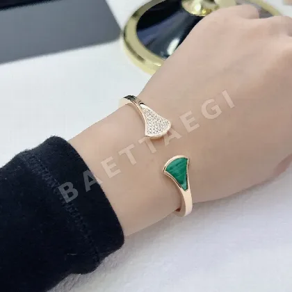 불가리 로즈 드 노엘 팔찌 64426