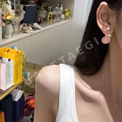 디올 CD 이니셜 메탈 귀걸이 134542