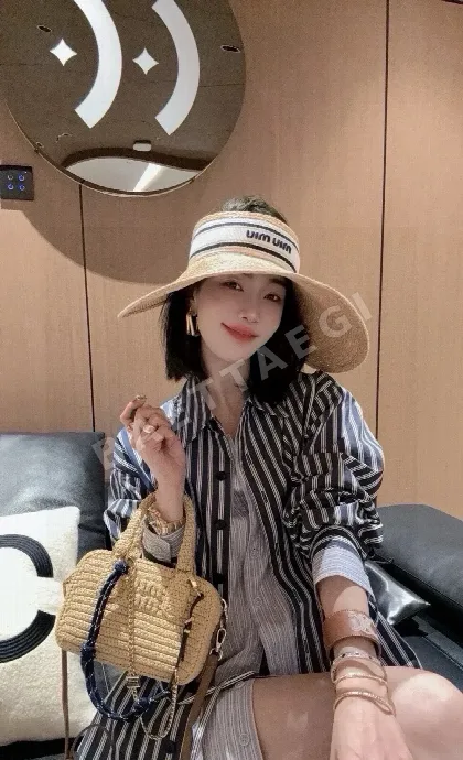 미우미우 라피아 바이저 모자 120077