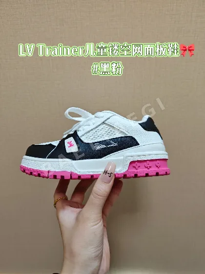 루이비통 LV 트레이너 스니커즈 로고 168769