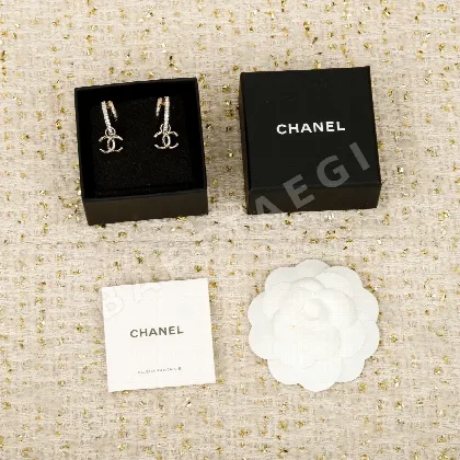 샤넬 하프워크 더블 C 귀걸이 125139