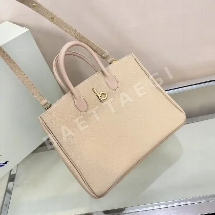 버버리 그레인드 카프스킨 토트백 40134