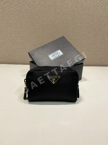 프라다 리나일론 클러치백 1NA339 67619
