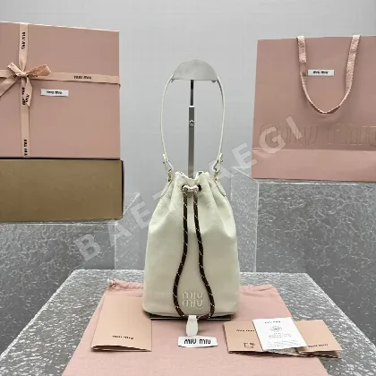 미우미우 투톤 고무 밴드 가죽 버킷백 68337