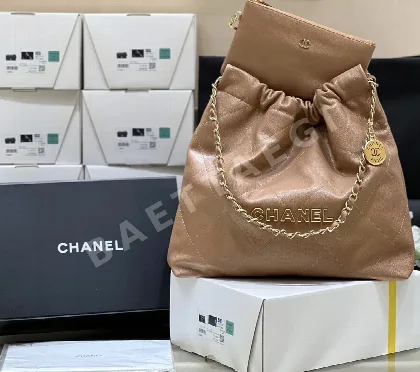 샤넬 22백 에나멜 가죽 체인 숄더백 132509