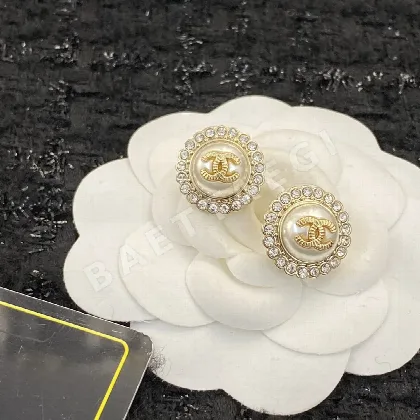 샤넬 정통 귀걸이 69100