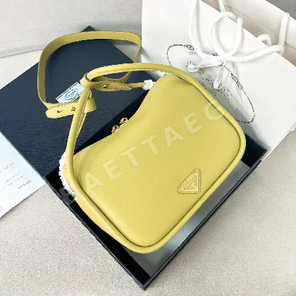 프라다 소프트 그레인 카프스킨 런치박스 가방 1BA451