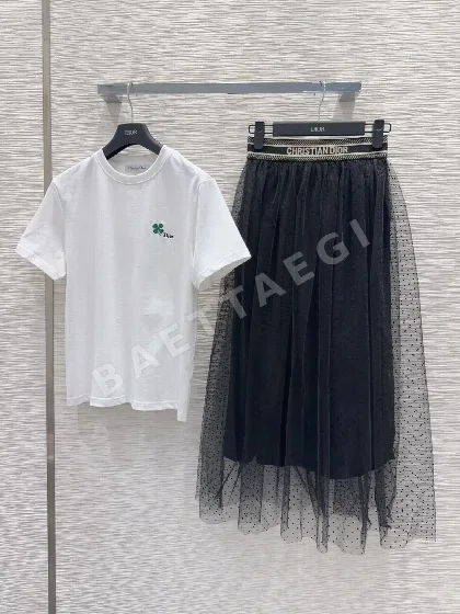 디올 네 잎 클로버 자수 티셔츠 세트