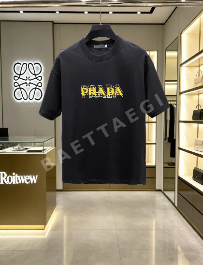 프라다 여성 로고 프린트 반팔 티셔츠 88818