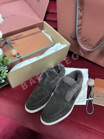 로로피아나 코요테 퍼 하이컷 신발 93838