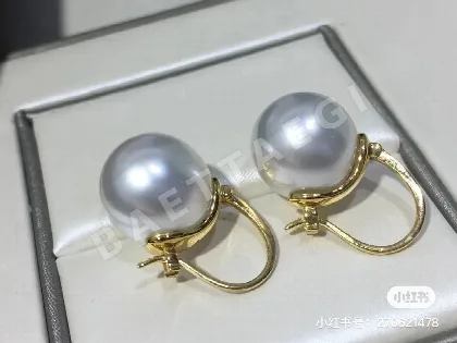 셀린느 그레이 스터드 귀걸이 69700