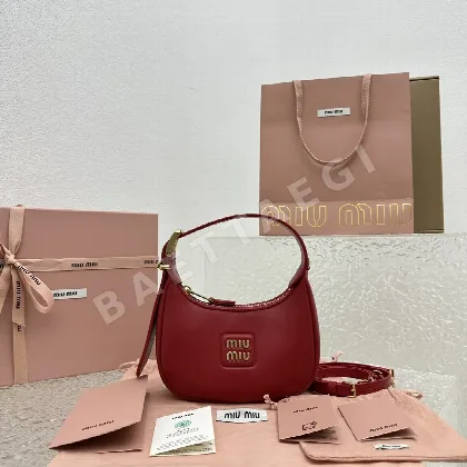 미우미우 윈터 호보 스몰 레더 가방 68200