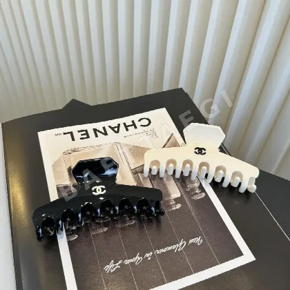 샤넬 빈티지 스타일 헤어클립 182591