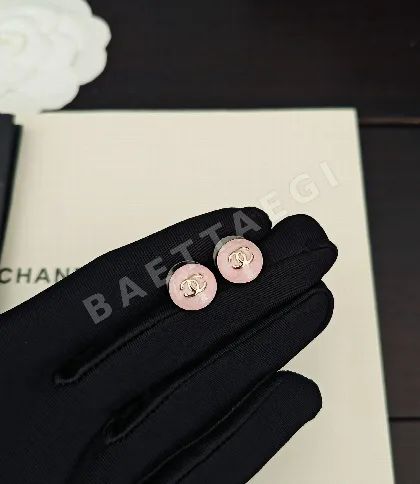 샤넬 미니 핑크 라운드 스터드 귀걸이 69042
