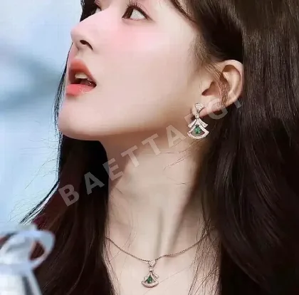 불가리 그린 지르콘 다이아몬드 장식 부채 귀걸이 64682