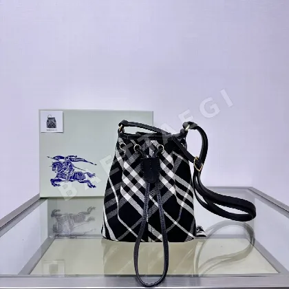 버버리 미니 버킷백 40244