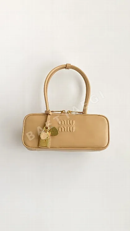 미우미우 뉴롱 핸들 볼링 백 125367