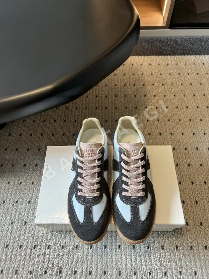 마르지엘라 MM6 뉴 레트로 트레이닝 슈즈 104748