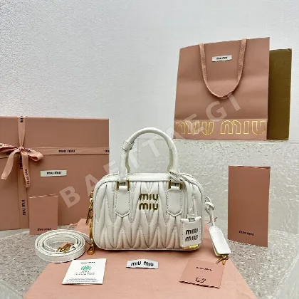 미우미우 마틀라세 램스킨 스몰 볼링백 68471