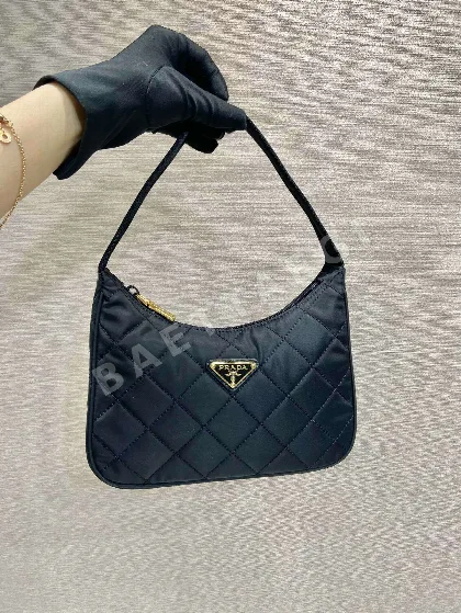 프라다 다이아몬드 퀼팅 나일론 호보백 66484