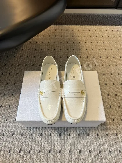 디올 에나멜 가죽 로퍼 8678