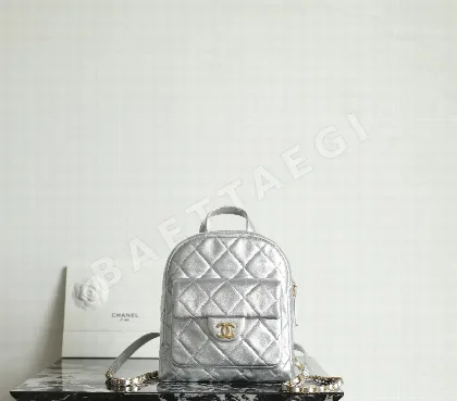 샤넬(Chanel) 25K 메탈릭 실버 백팩 AS5793