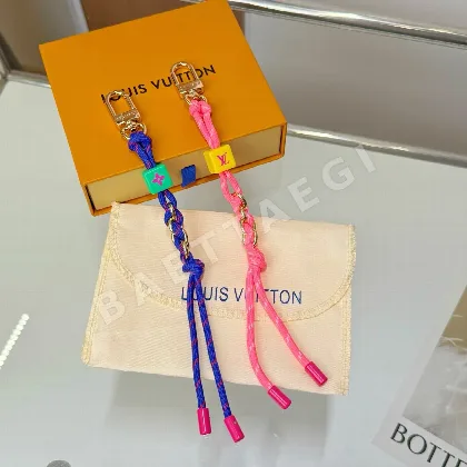 루이비통 꼬임 코드 키링 124553