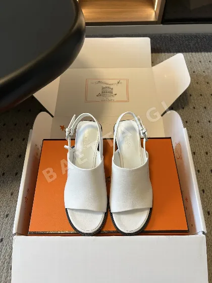 에르메스 키드스킨 백스트랩 하이힐 샌들 95403