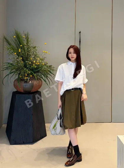 로에베 오리브 그린 불규칙 튤립 스커트 114871