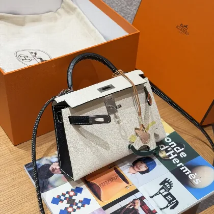 에르메스 미니 켈리 가방 밀크셰이크 화이트 실버 하드웨어 18249