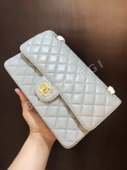 샤넬 페탈 캐비어 금장 버클 회색 가방 35043