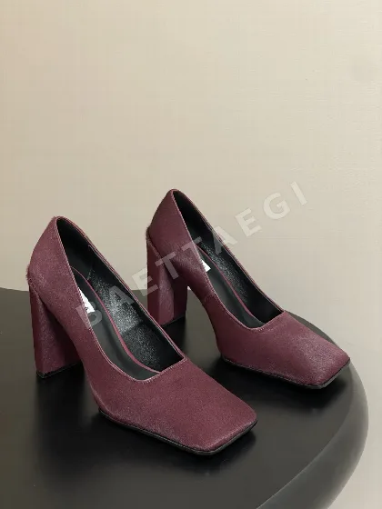 알라이아 스퀘어 토 청키 힐 샌들 120647