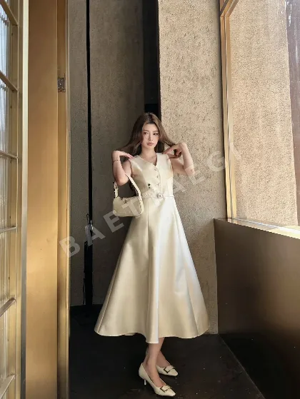 디올 노슬리브 V넥 벌 자수 원피스 93493