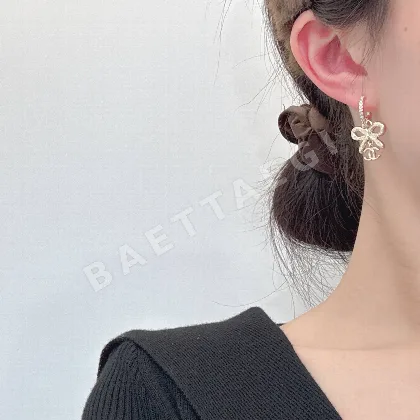 샤넬 진주 광택 골드 귀걸이 65897