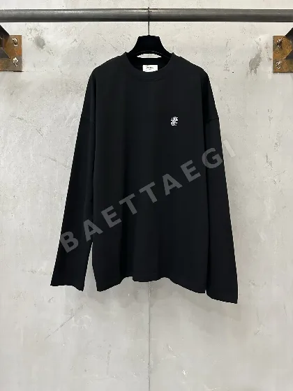 셀린느 마이크로로고 자수 긴팔 티셔츠