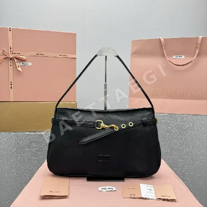 미우미우 램스킨 빈티지 나파 가죽 숄더백 68350