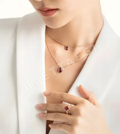 부쉐론 로즈 가넷 다이아몬드 티어드롭 목걸이 63217