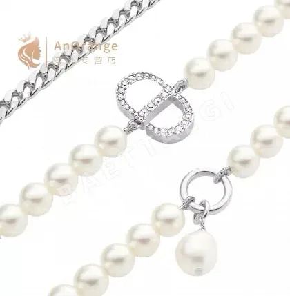 디올 메탈릭 글자 목걸이 134536
