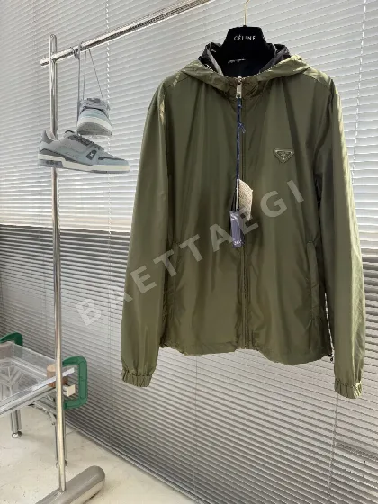 프라다 리나일론 리버서블 남성 자켓 156000