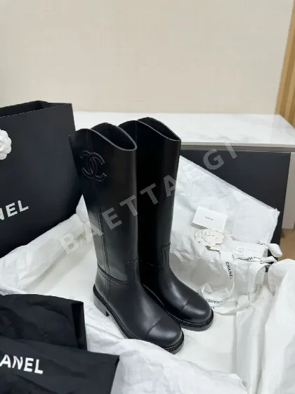 샤넬 더블 C 로고 가죽 라이딩 부츠 93273