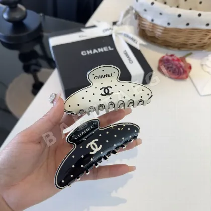 샤넬 헤어클립 182798