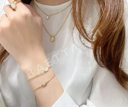 부쉐론 화이트 골드 다이아몬드 목걸이 63323