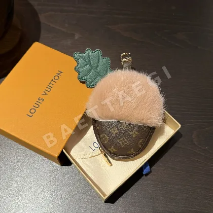 루이비통 도토리 모노그램 밍크 퍼 키링 124552