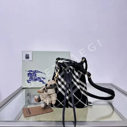 버버리 미니 버킷백 40243