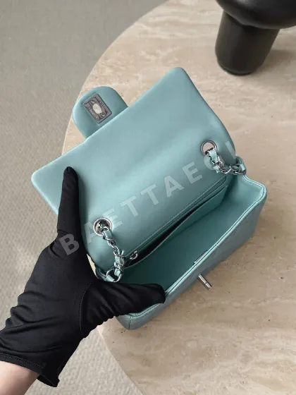 샤넬 블루 양가죽 가방 33496