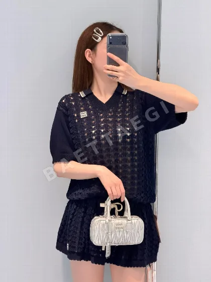 미우미우 여성 반팔 52820