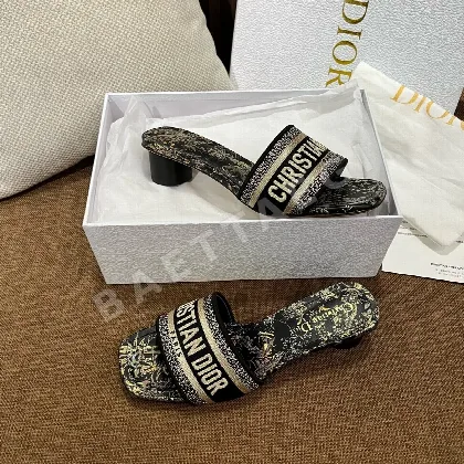 디올 라운드 힐 자수 뮬 샌들 141828