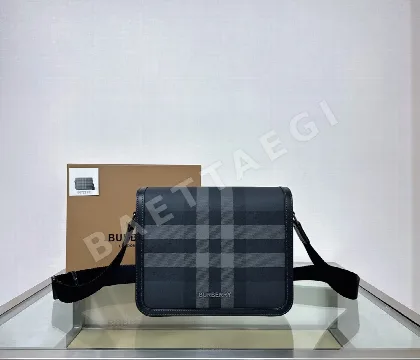 버버리 체크 가죽 메신저백 40077