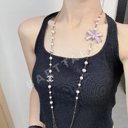 샤넬 메티에다르 수련 엠보싱 하트 초커 목걸이 153782