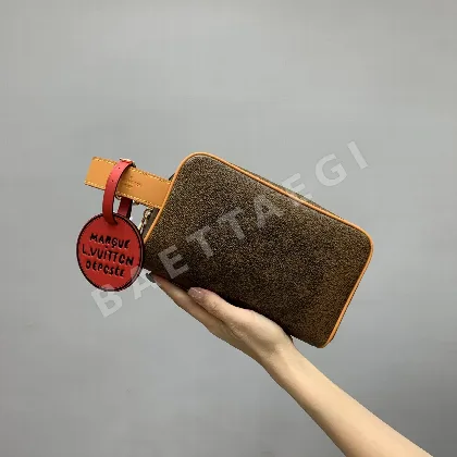 루이비통 그라데이션 세면도구 가방 M11765